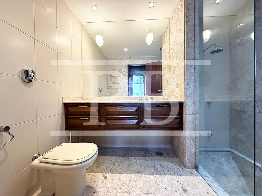 4-bedroom apartment with a walk-in closet in Rio de Janeiro — photo 22