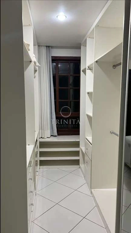 Furnished house with 7 bedrooms and 9 bathrooms — photo 25
