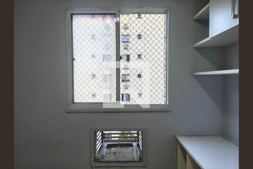 2-bedroom apartment with wood or laminate floors — photo 30