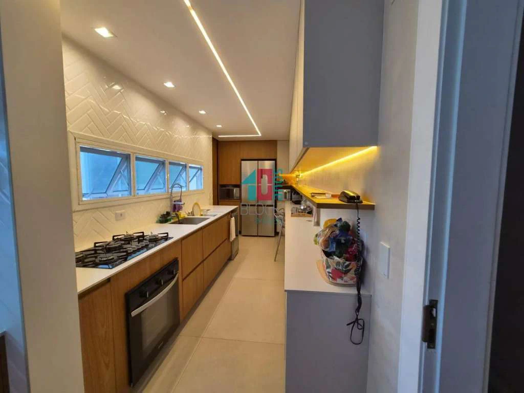 Furnished apartment, 470 m², with floor-to-ceiling windows — photo 10