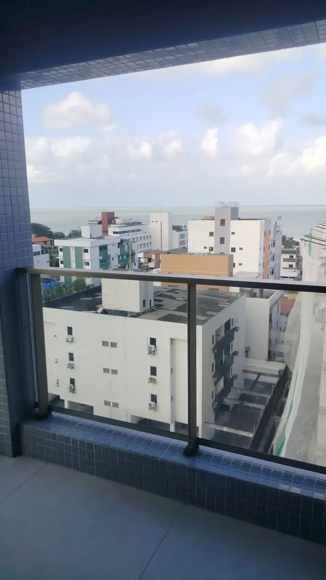 Пентхаус із 4 спальнями-сюїтами та 145 м² на 8 поверсі
