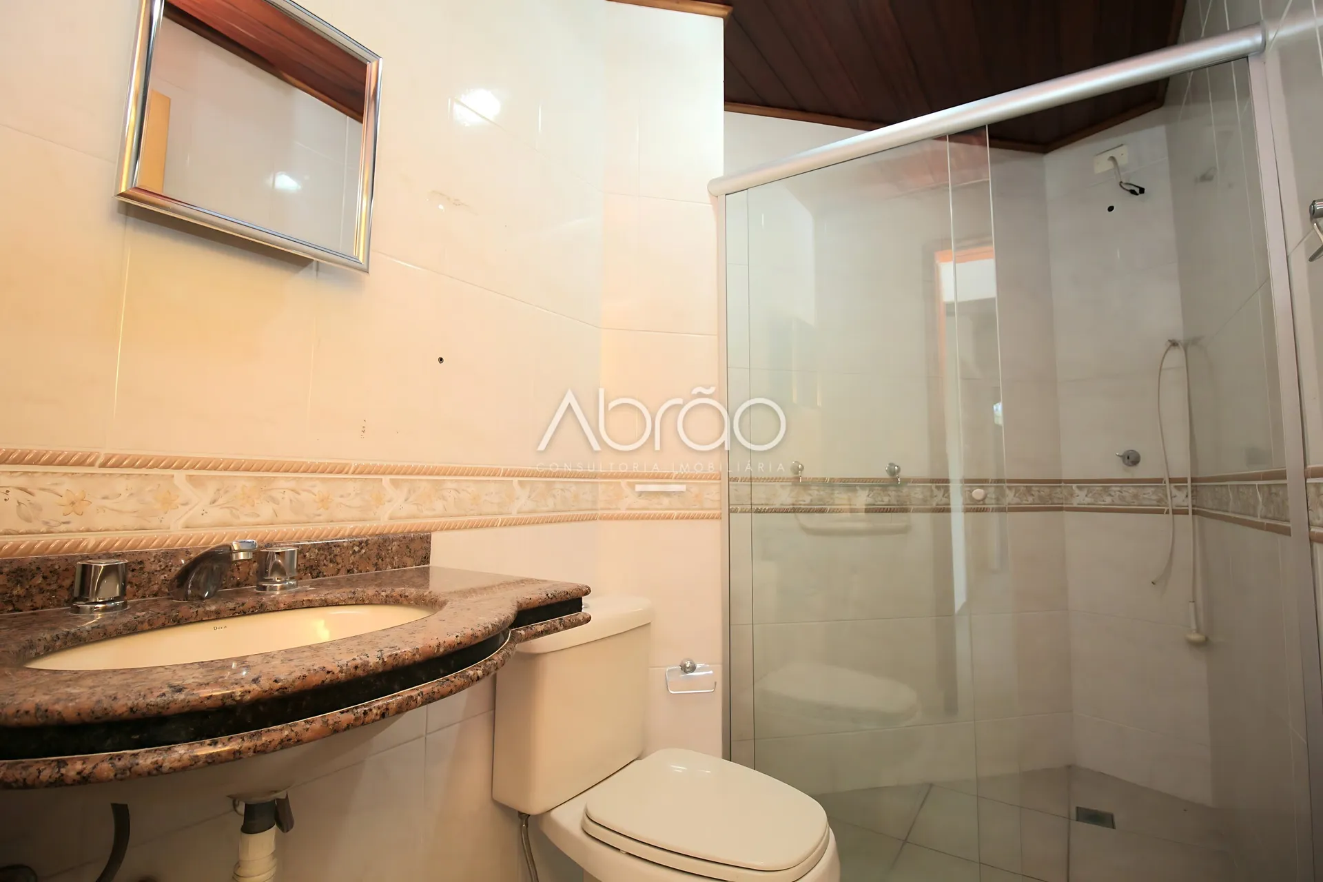 Commercial house with 5 bedrooms and 528 m², integrated kitchen — photo 24