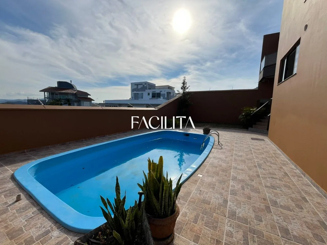 Furnished 456 m² house with 3 en-suite bedrooms and pool — photo 50