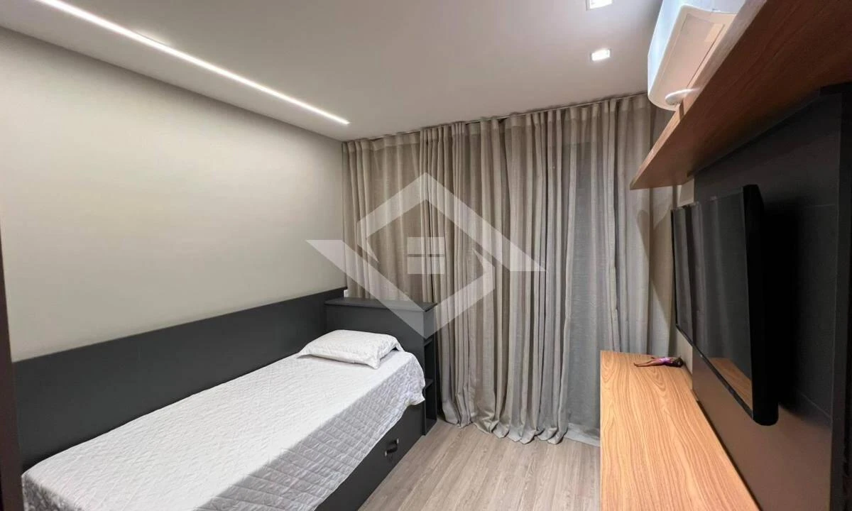 Furnished 2-bedroom apartment with glassed balcony — photo 14