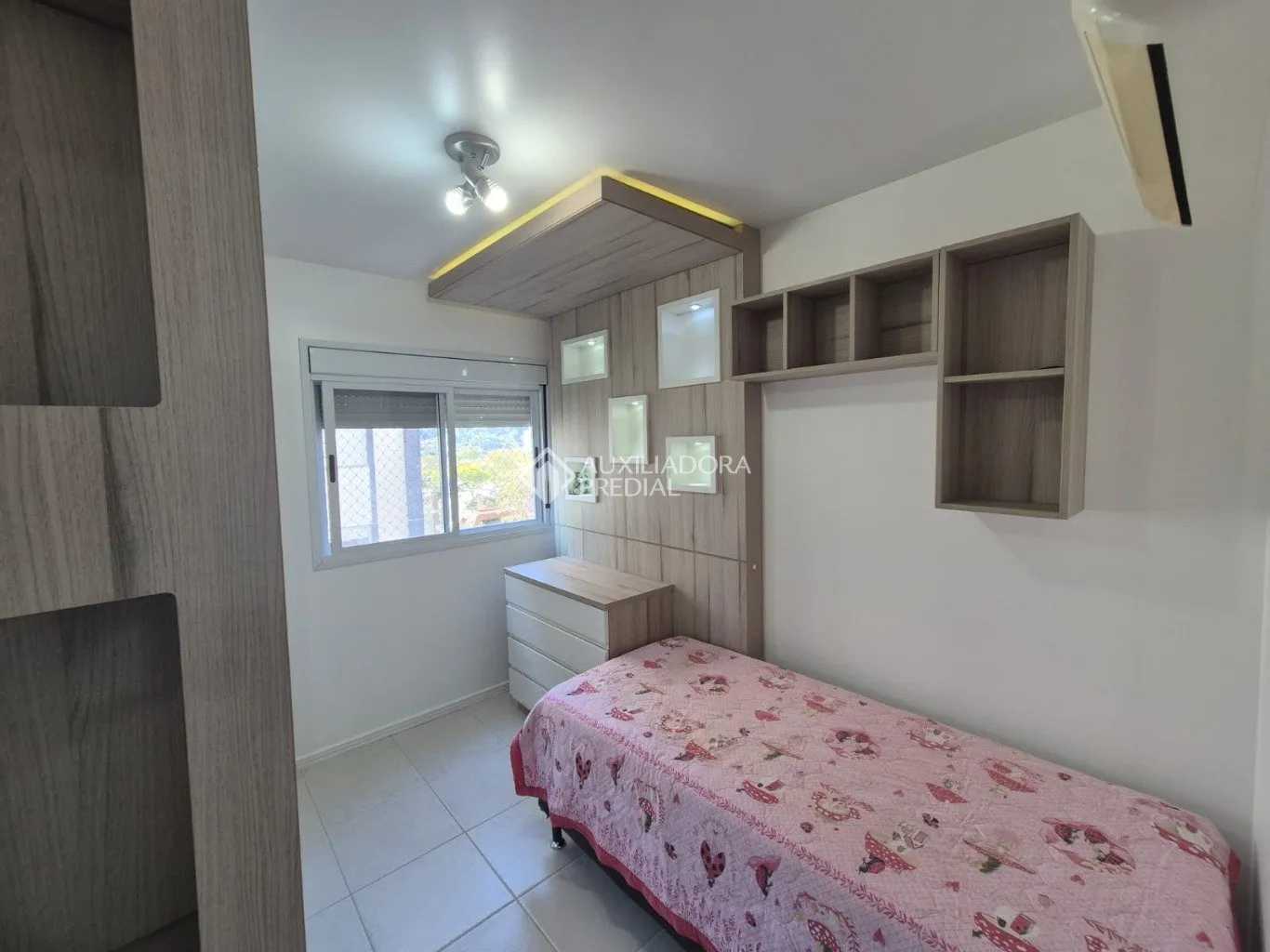 Furnished apartment with 3 bedrooms and 137 m² — photo 19