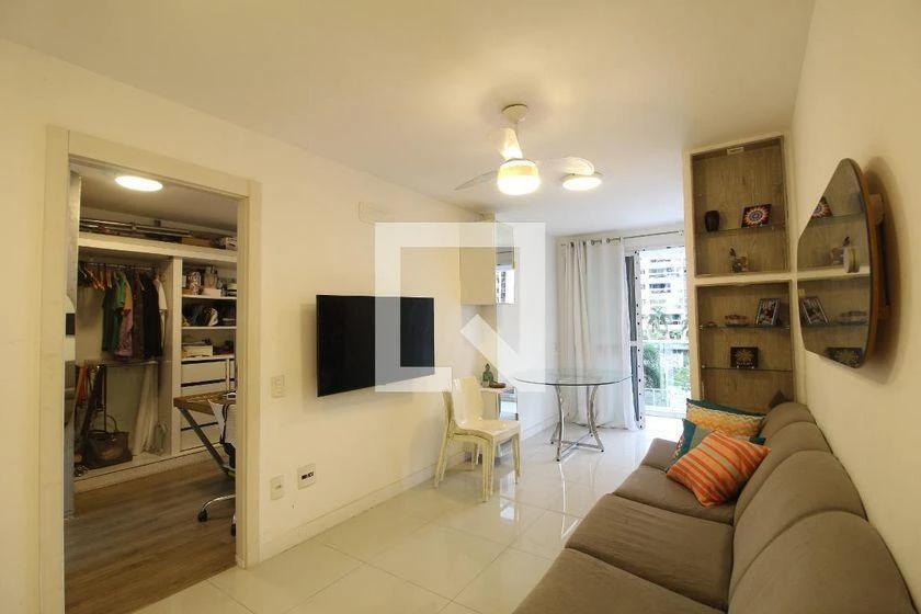 2-bedroom apartment in a building with a gym — photo 7