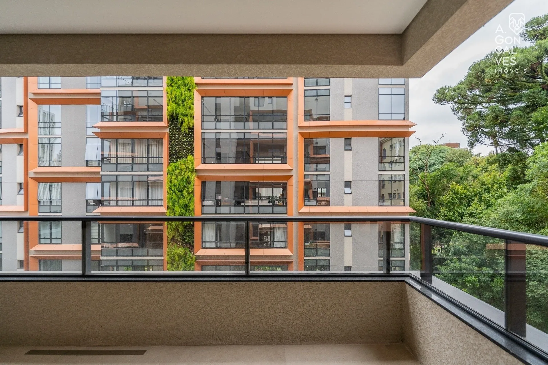 Furnished 223 m² apartment with 3 en-suites and 3 parking spots — photo 54