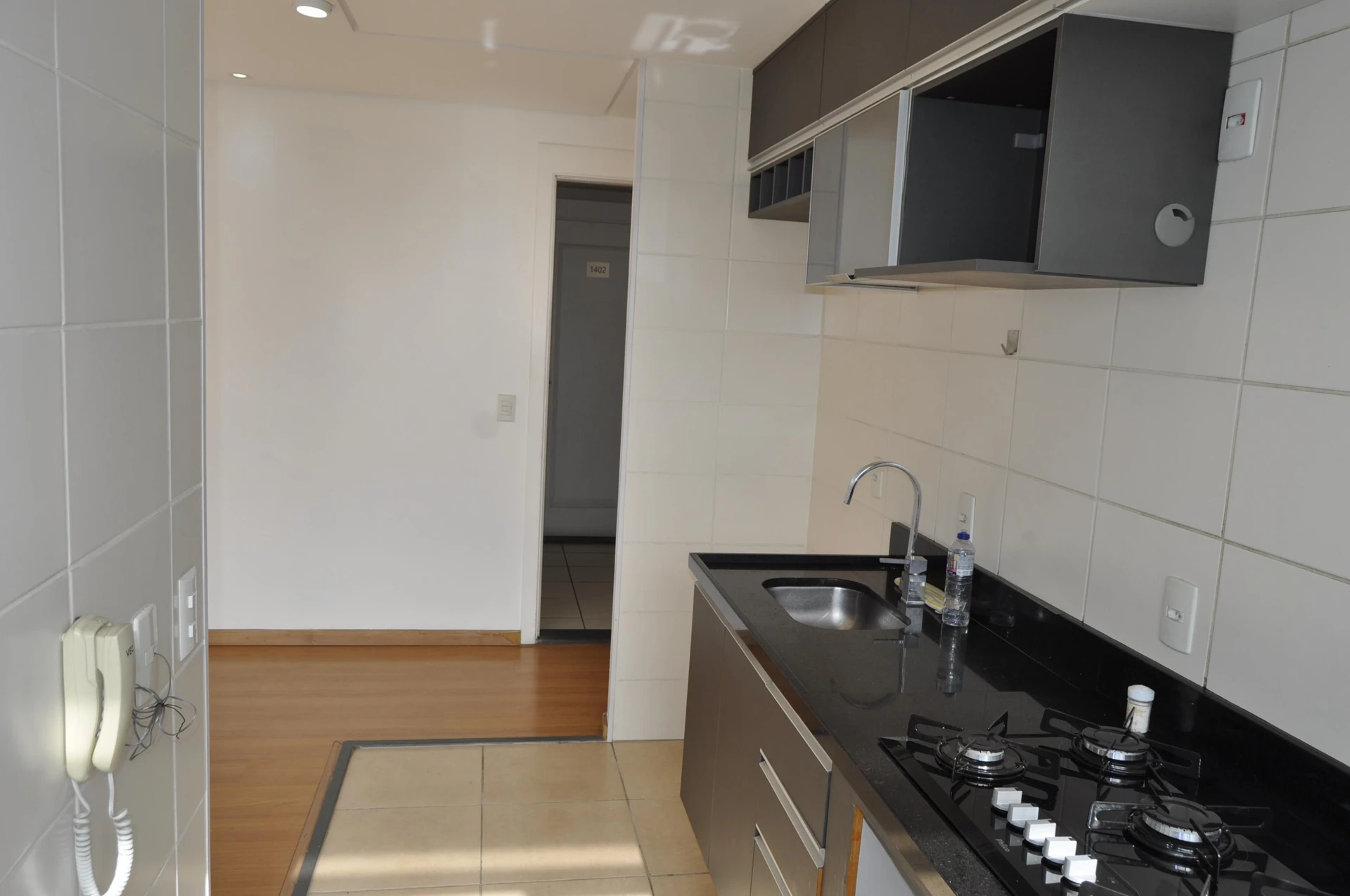 2-bedroom apartment in a building with a gym — photo 15