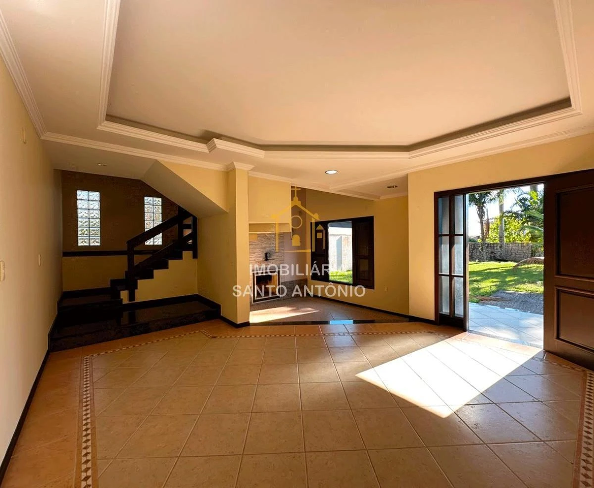 Bathtub in a 4-bedroom house, 377 m²