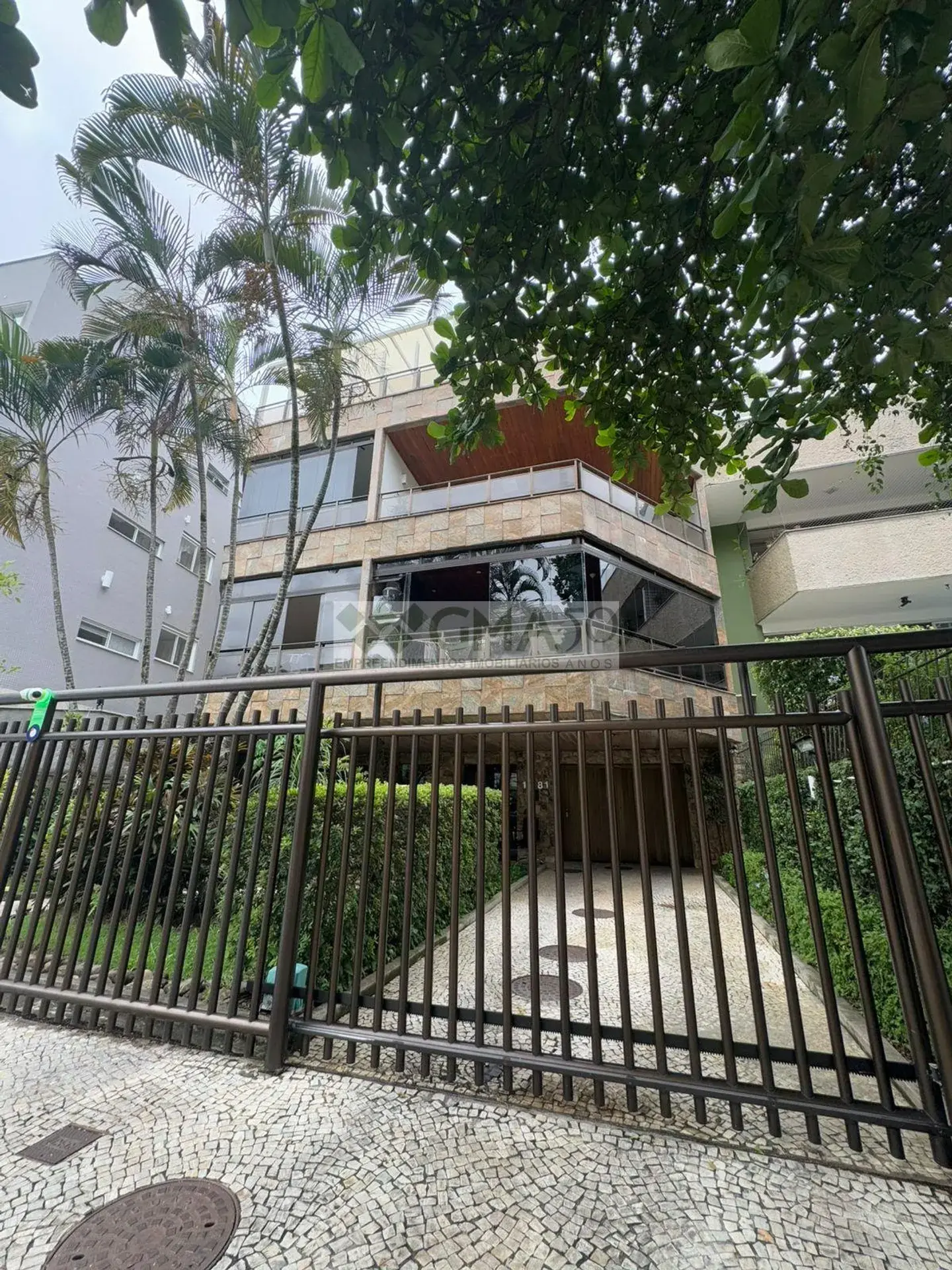 Apartamento com 4 quartos e 4 banheiros, com varanda — photo 2