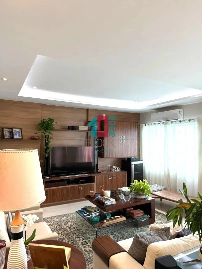 Furnished 361 m² apartment with 4 en-suite bedrooms — photo 13