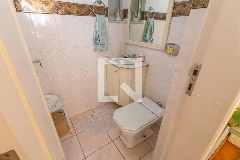 2-bedroom apartment with a bathtub in Curitiba — photo 40
