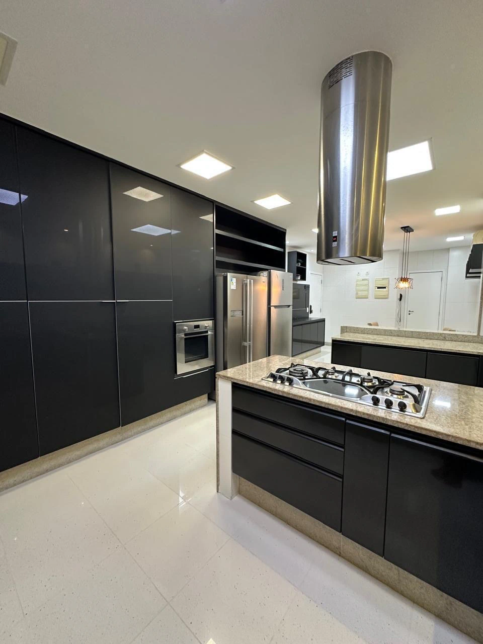 Apartamento mobiliado reformado com 4 suítes e 392 m² — photo 22