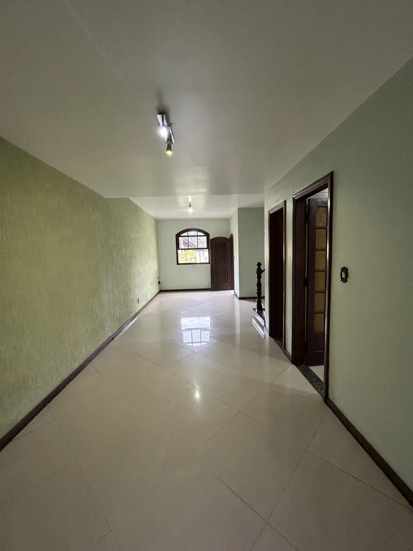 Casa com 4 quartos e 4 banheiros com box de vidro — photo 30