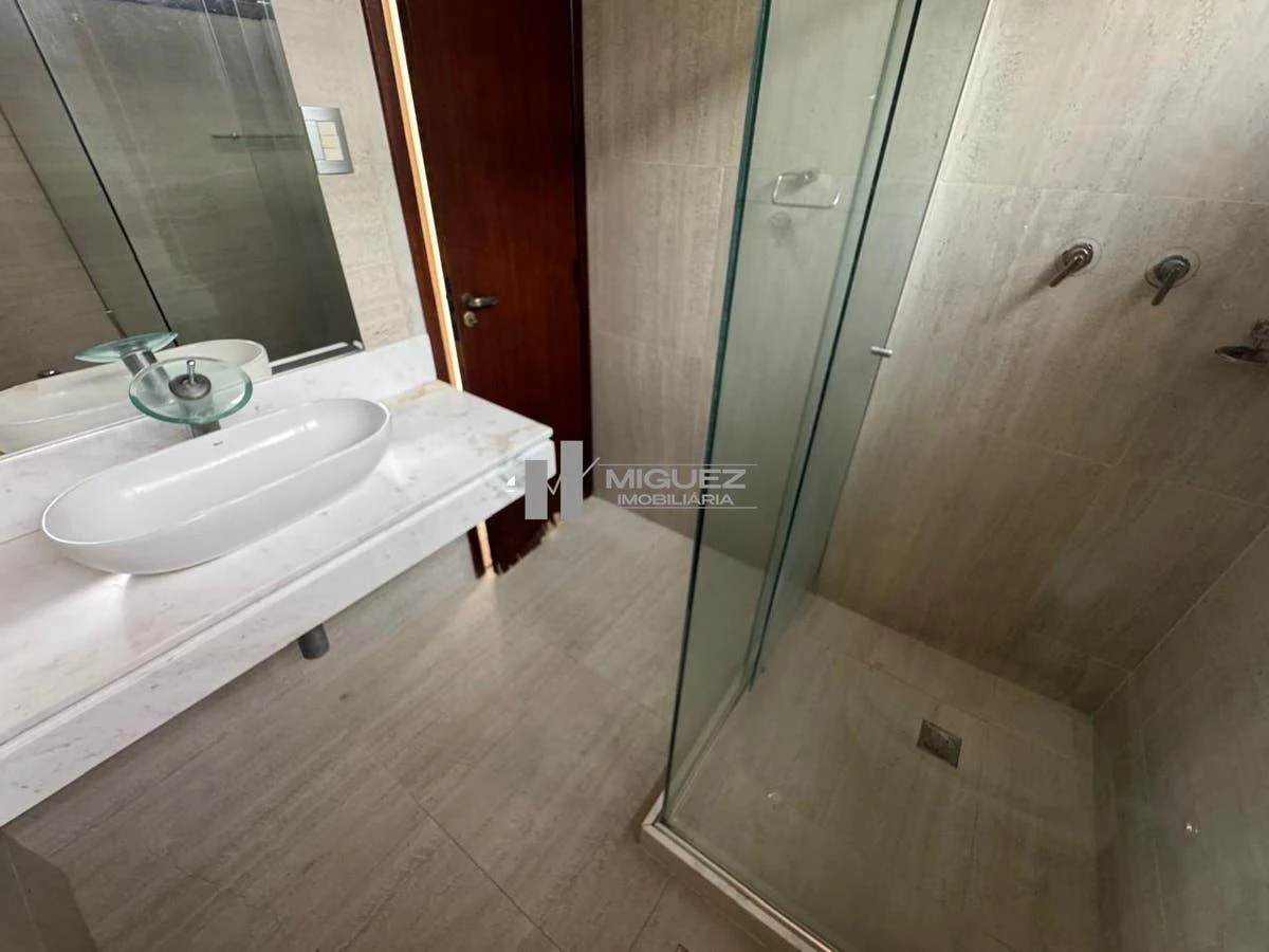Water view in a 4-bedroom house, 340 m² — photo 21