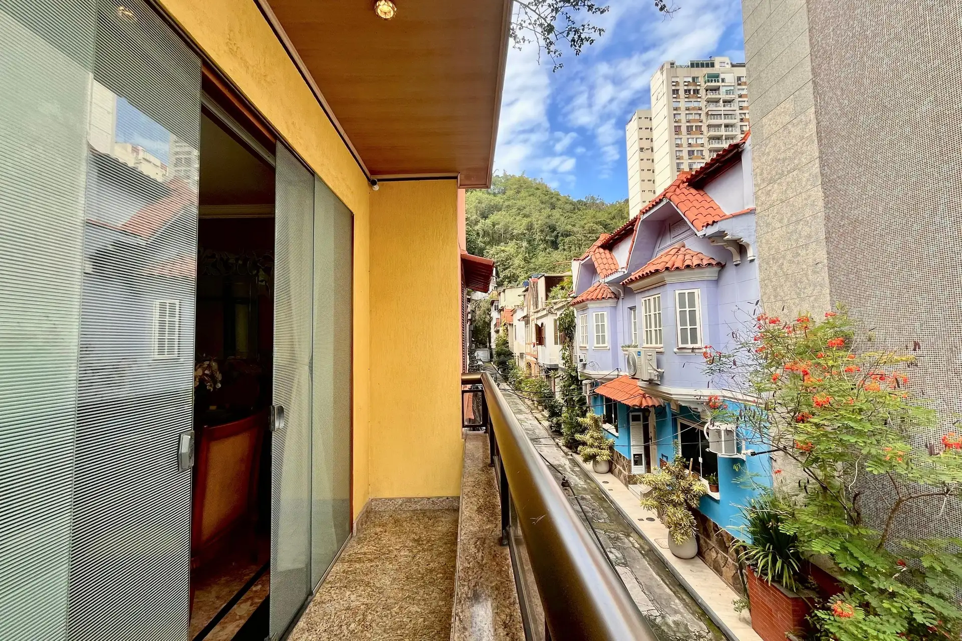 Furnished house with a separate kitchen and balcony — photo 14