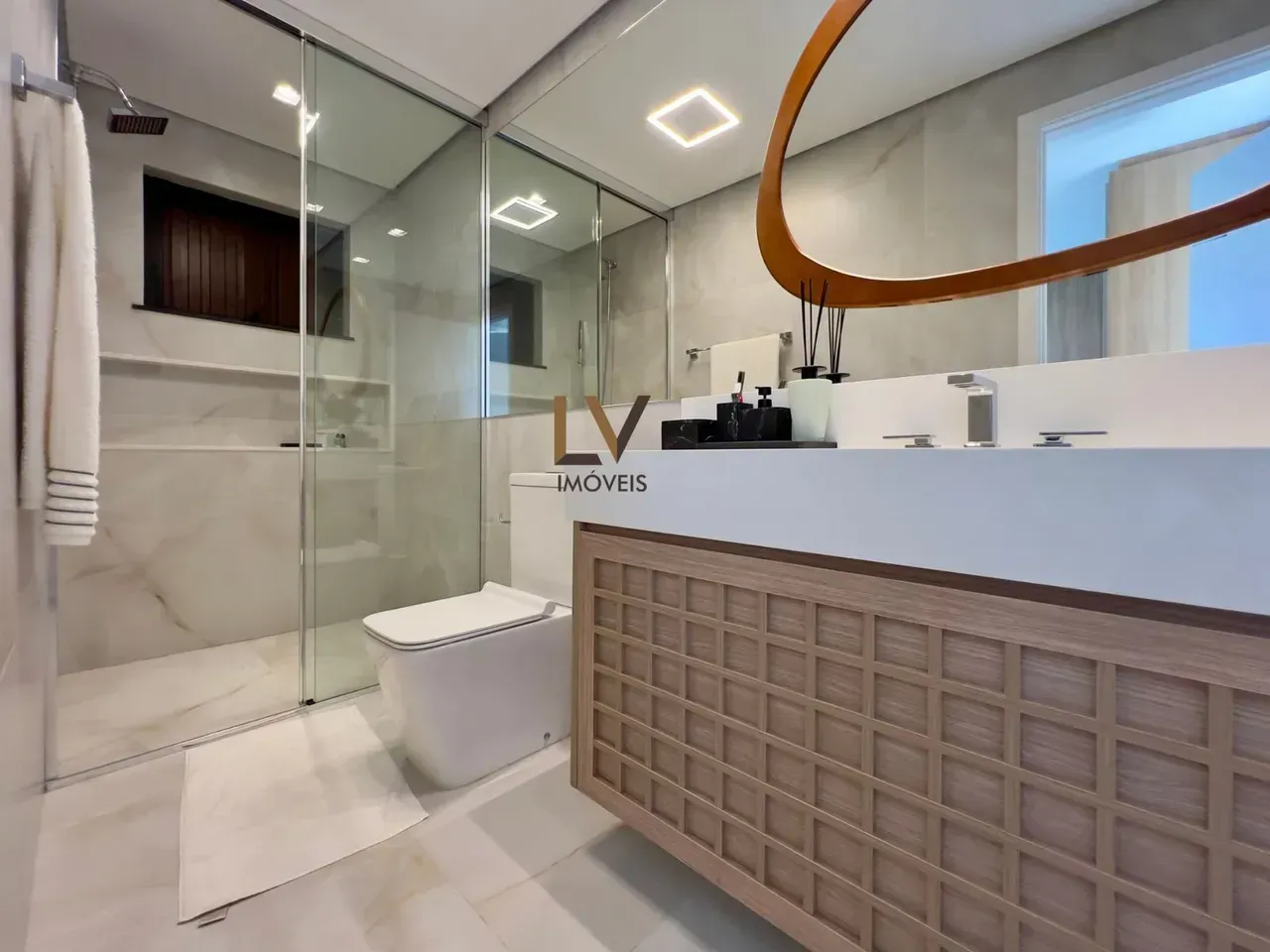 Furnished house with 800 m², 5 bedrooms and open-plan kitchen — photo 46