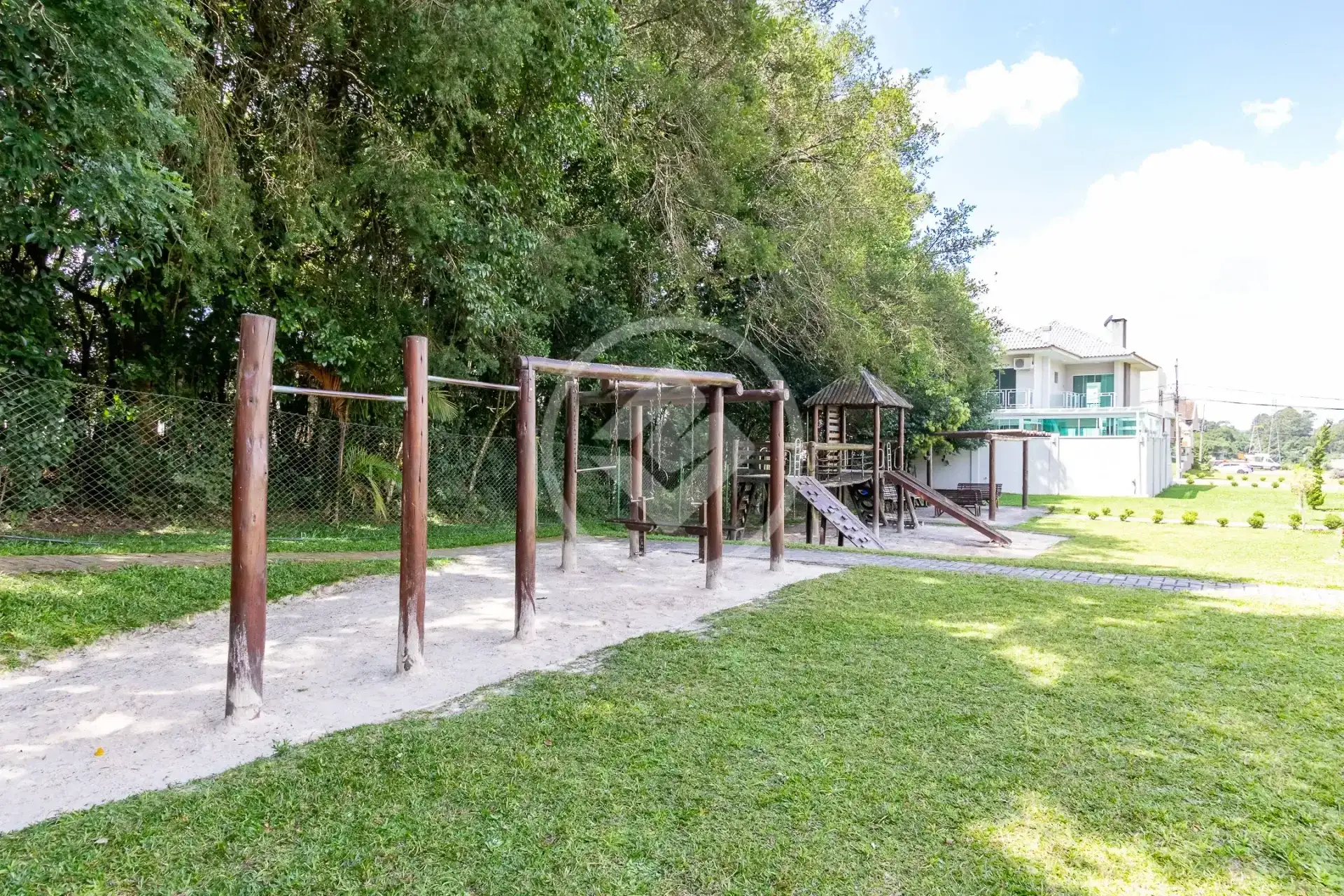 Casa em condomínio com 4 quartos e 270 m² — photo 21