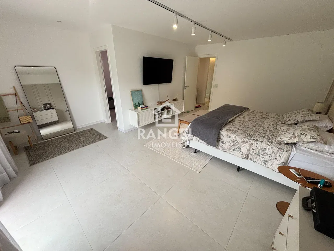 Casa em condomínio fechado com 4 quartos e 5 banheiros — photo 28