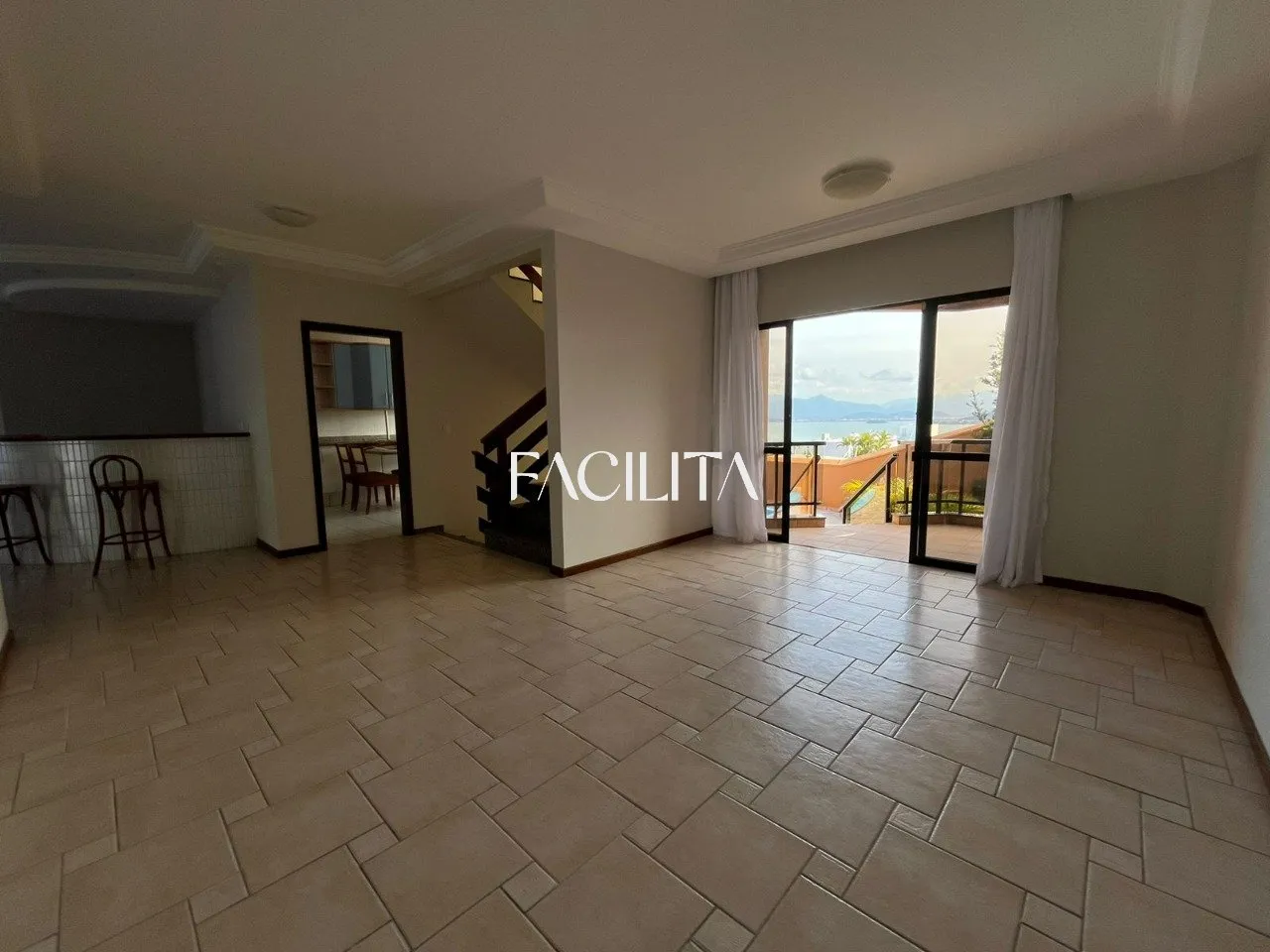 Furnished 456 m² house with 3 en-suite bedrooms and pool — photo 41