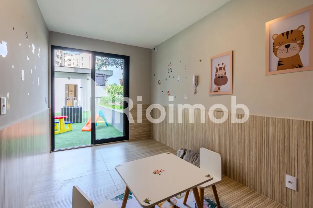 2-bedroom apartment with 1 suite and a balcony — photo 19