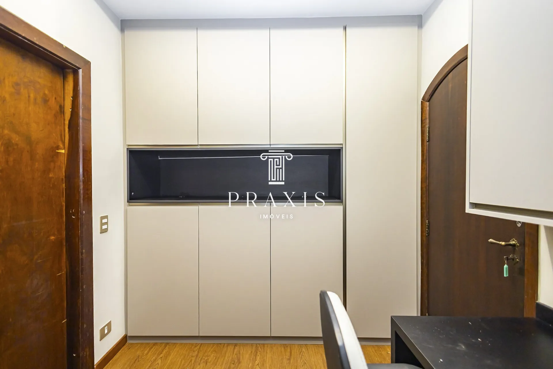 House with 4 bedrooms, 445 m² and fitted kitchen — photo 17