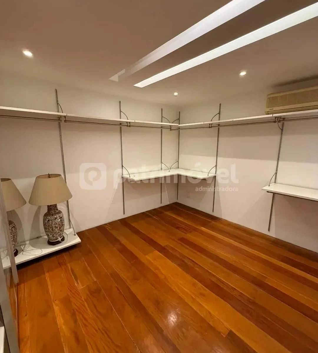 4-bedroom house with floor-to-ceiling windows — photo 20