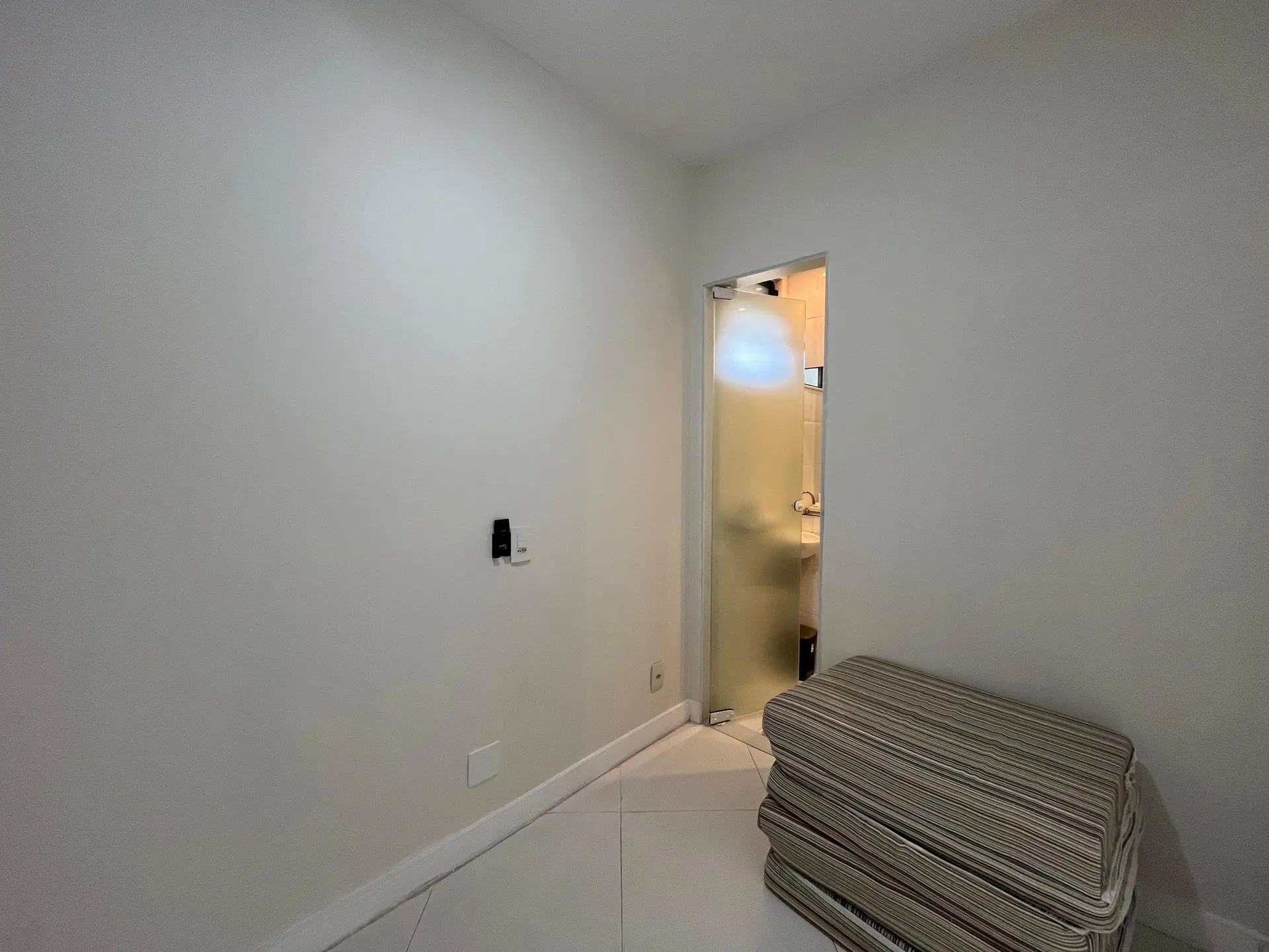 2-bedroom apartment with a glass-enclosed balcony — photo 26