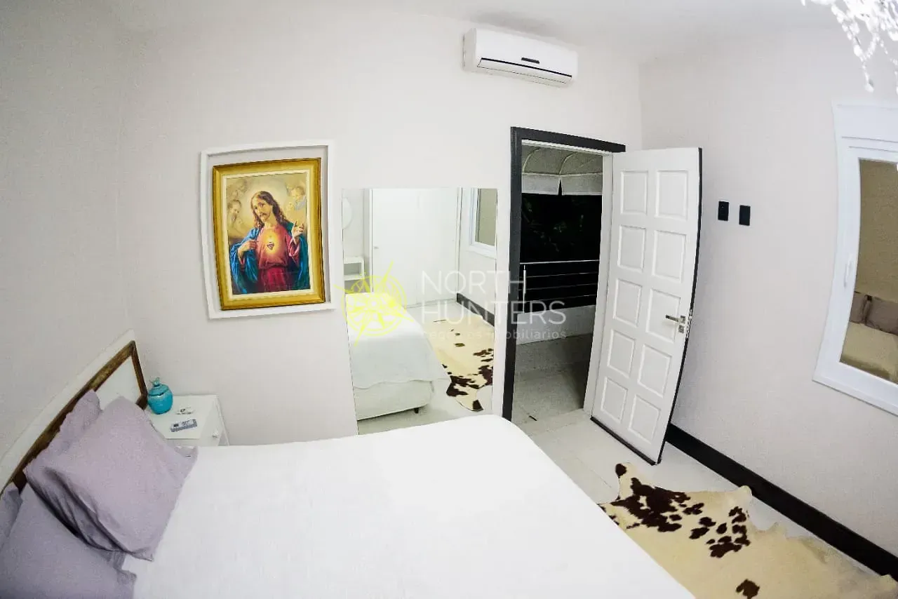 Casa con 5 dormitorios y cocina de concepto abierto — photo 87