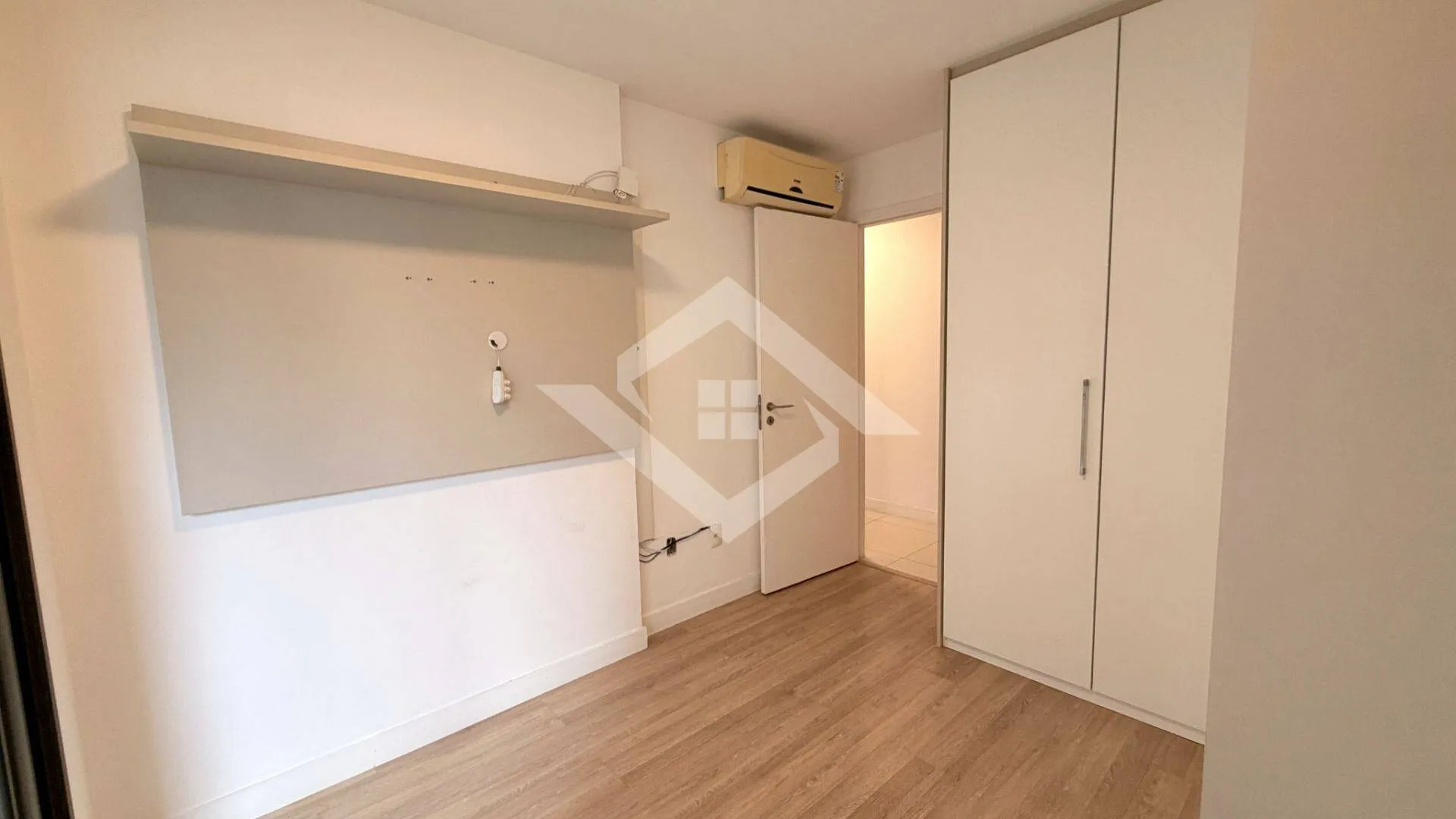 3-bedroom apartment in a building with a sauna — photo 16