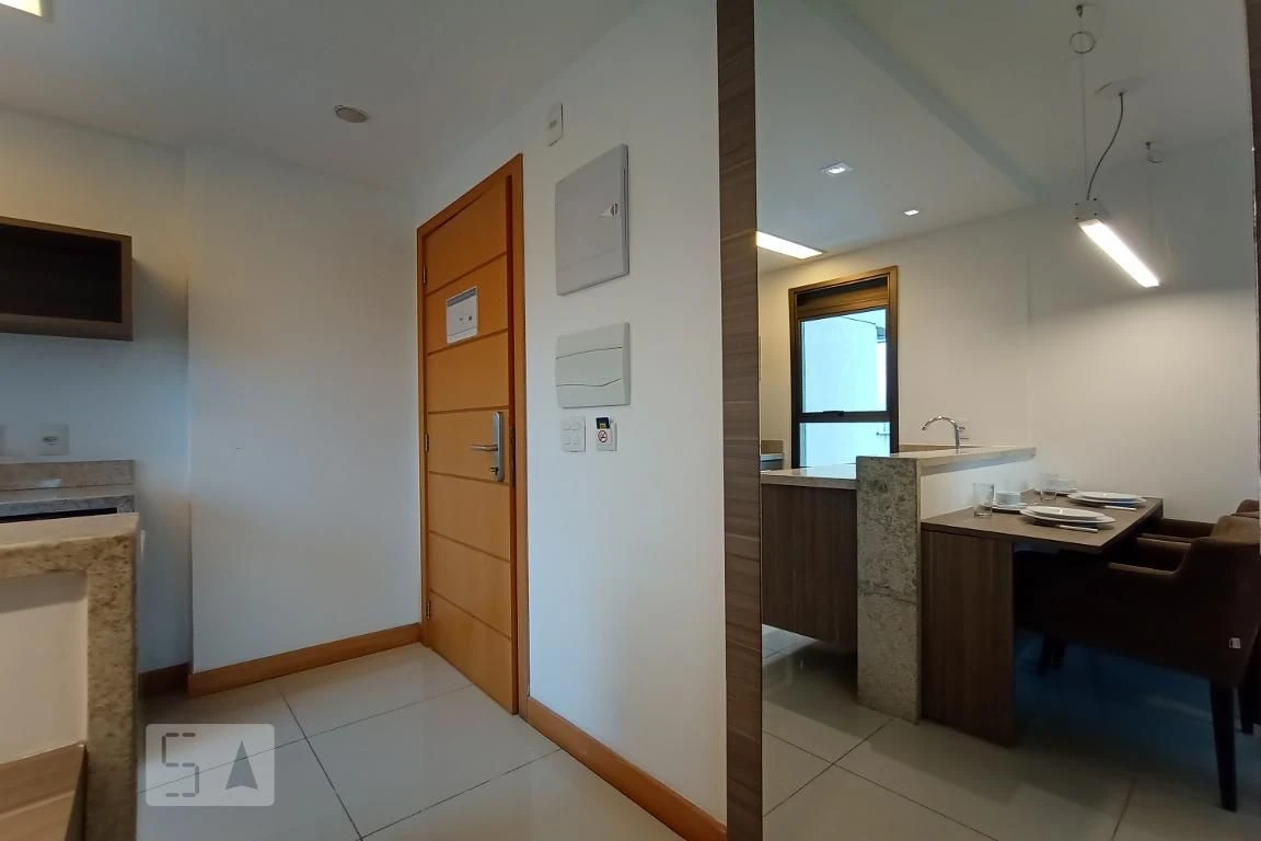 1-bedroom unfurnished apartment with en-suite bath — photo 3
