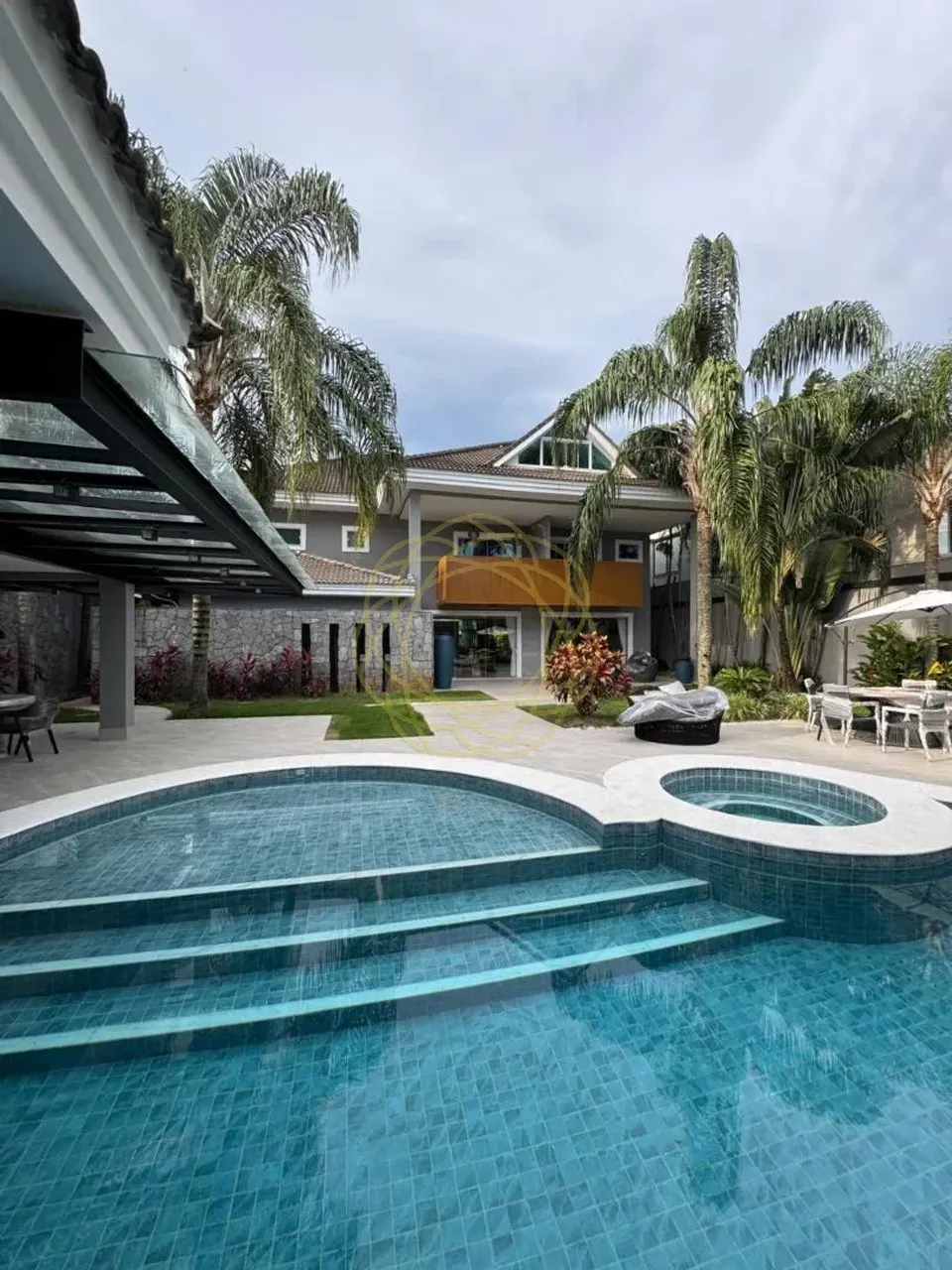 House with 5 bedrooms and 5 bathrooms with gas kitchen — photo 16