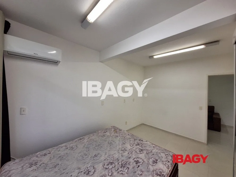 2-bedroom apartment with a washing machine in Florianópolis — photo 6