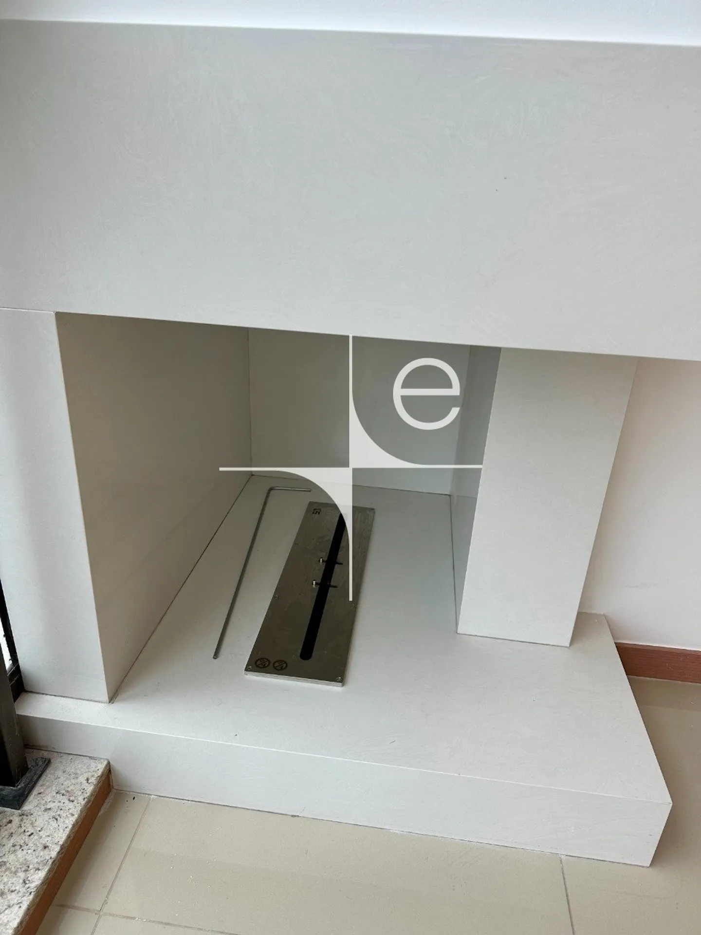 Walk-in closet in a 2-bedroom apartment, 98 m² — photo 33
