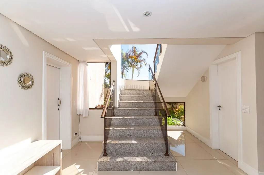 Furnished house with 4 bedrooms across 1167 m² and 8 spots — photo 43