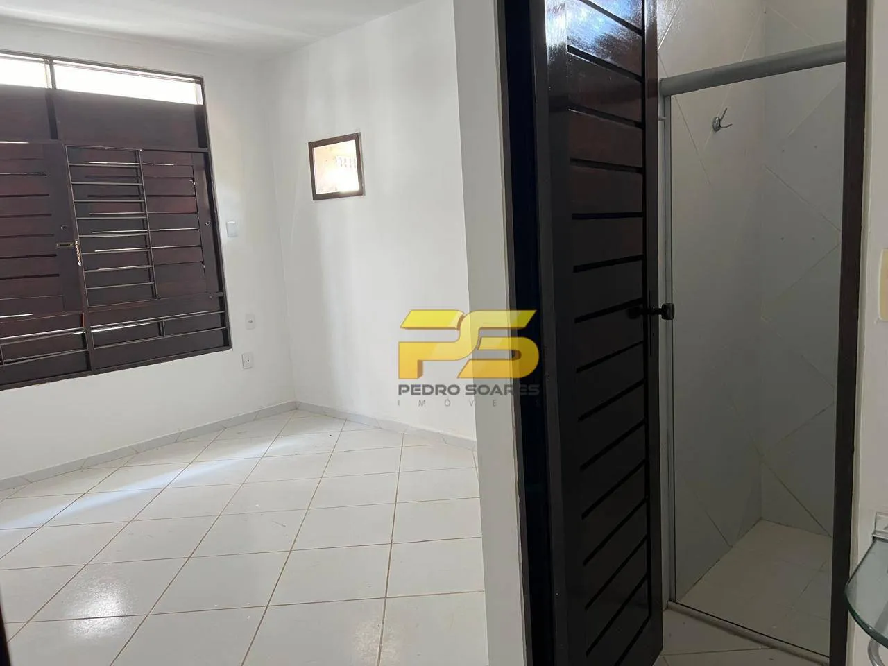 House with 5 bedrooms and 3 en-suite baths, 250 m² — photo 13