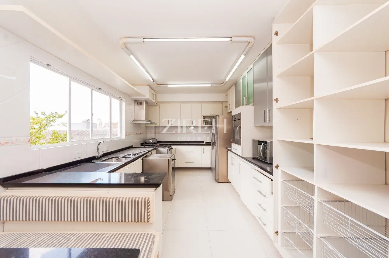 4-bedroom house with 4 parking spaces and open-plan kitchen — photo 16