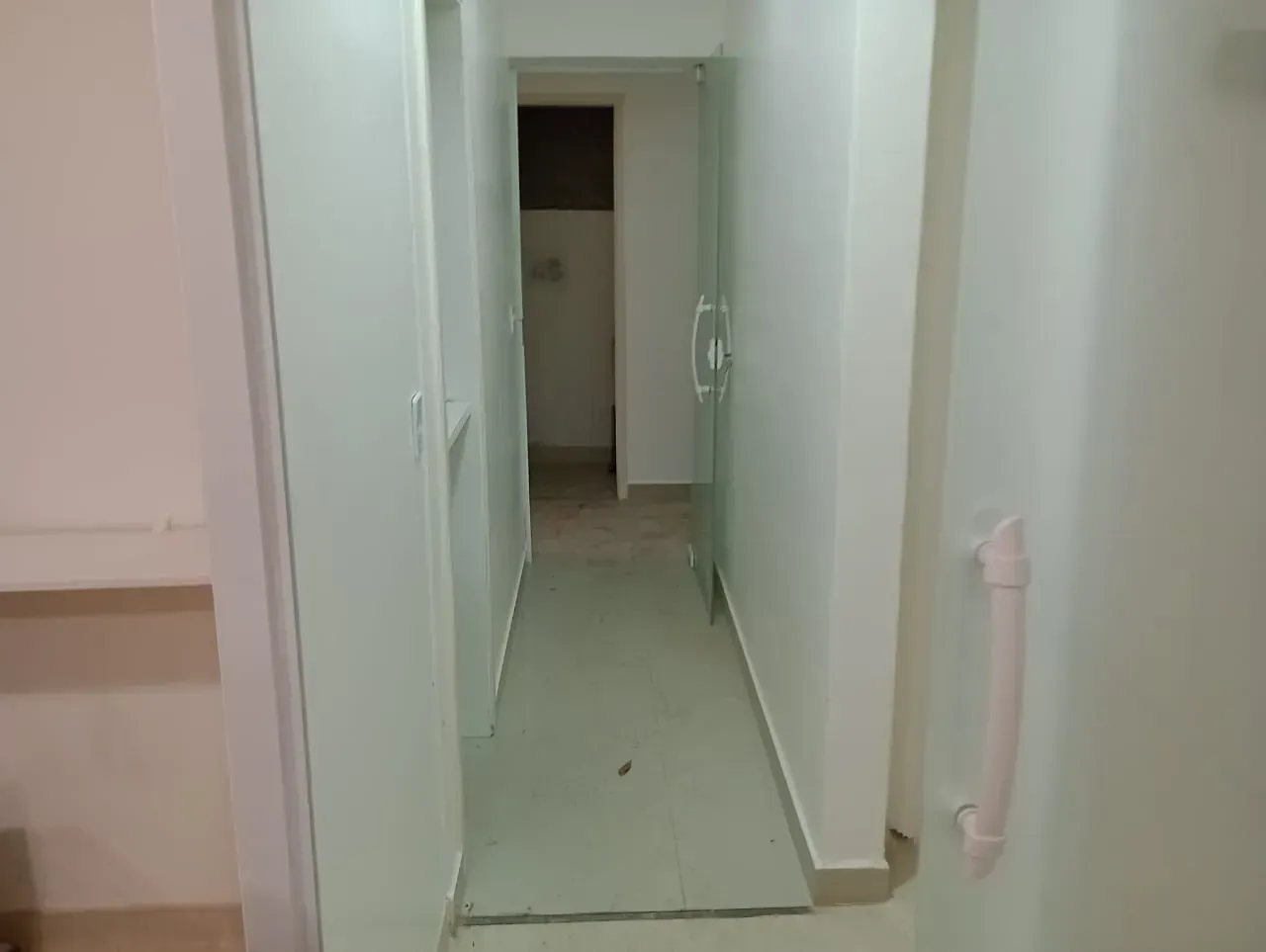 Casa sem mobília com 5 quartos e cozinha prática de 350 m² — photo 17