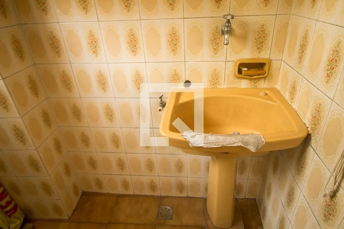 2-bedroom apartment in a building with a pool — photo 39