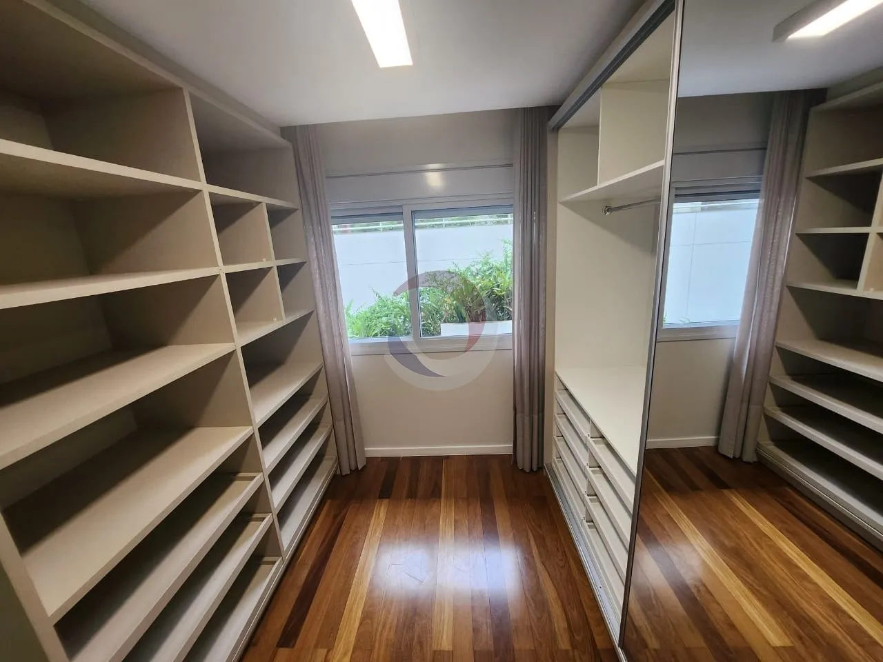 Furnished apartment, 237 m², with floor-to-ceiling windows — photo 29