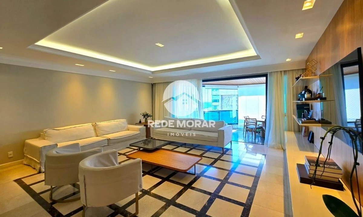 4-bedroom apartment with a water view