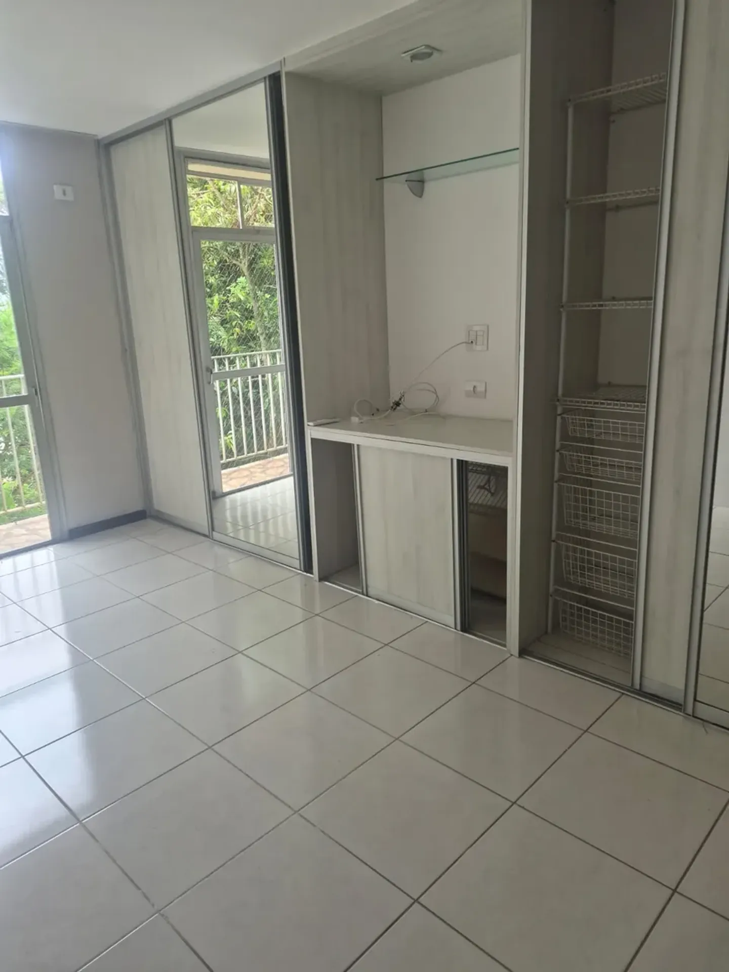 Home office in a 4-bedroom apartment, 138 m² — photo 15