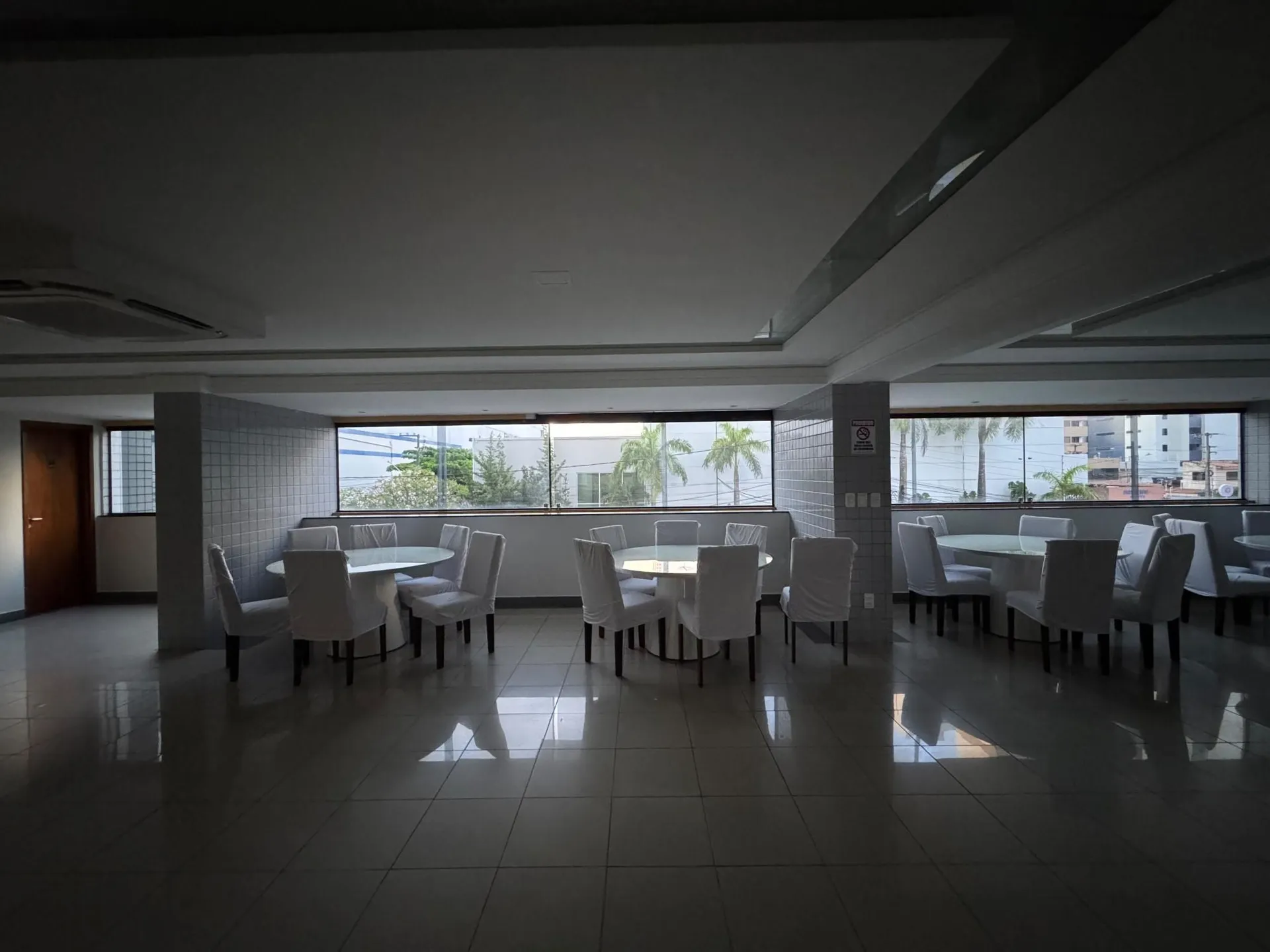 3-bedroom apartment in a building with a pool — photo 23