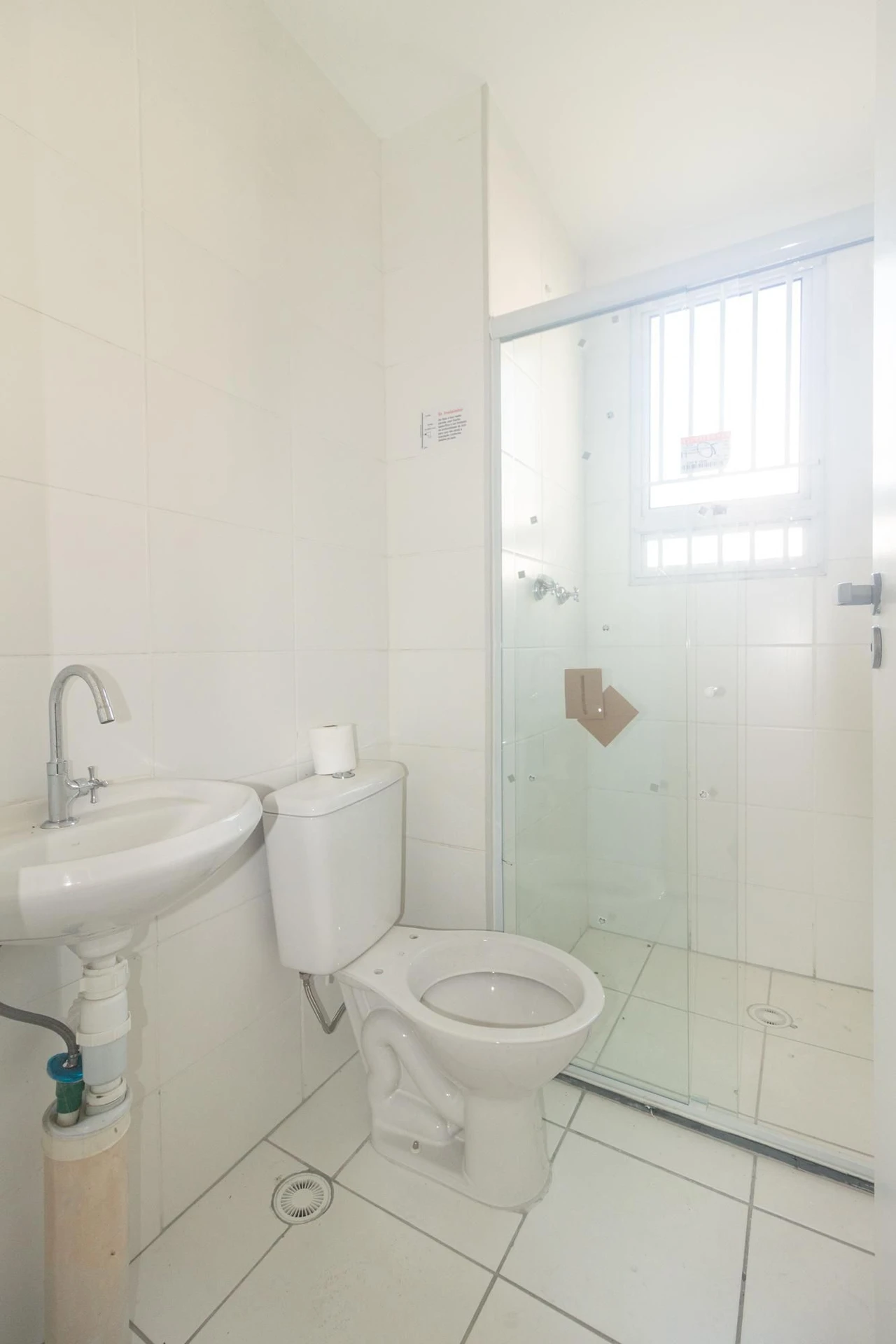 Apartamento com 2 quartos e box de vidro no banheiro — photo 4