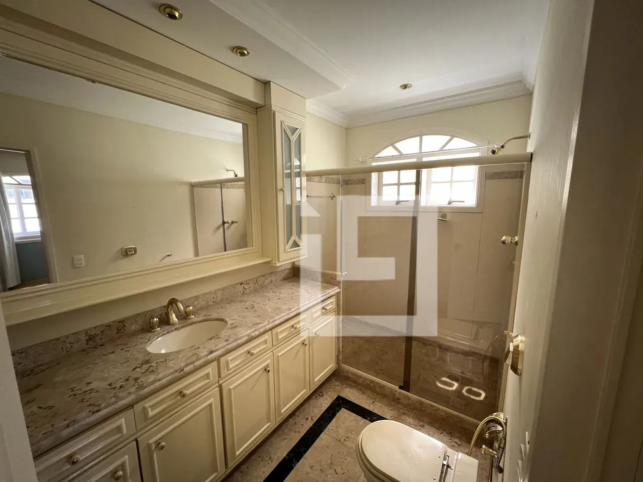House with 4 suites and 5 parking spaces plus balcony BBQ — photo 24