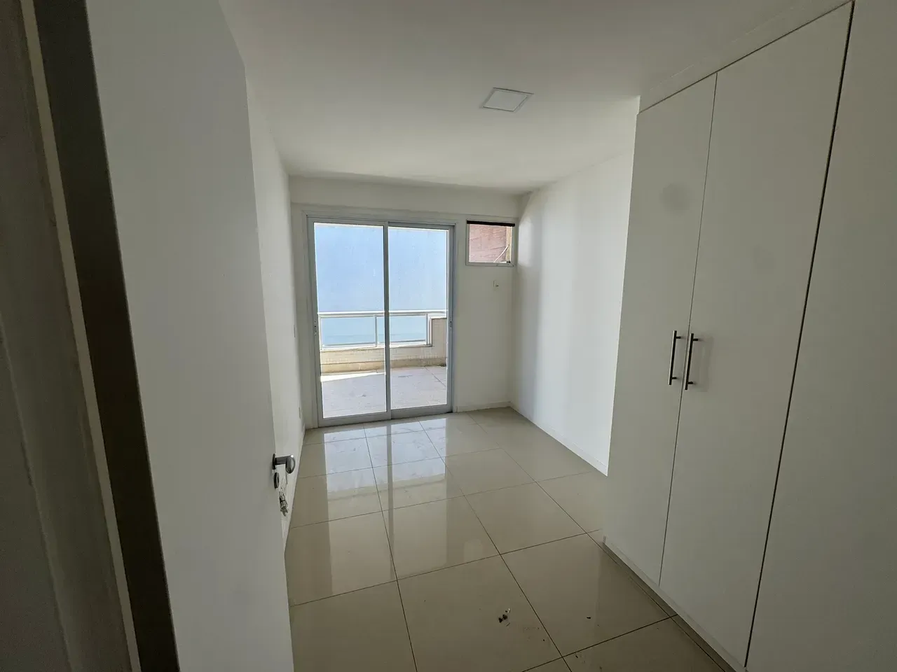 3-bedroom apartment with balcony, 180 m² — photo 2