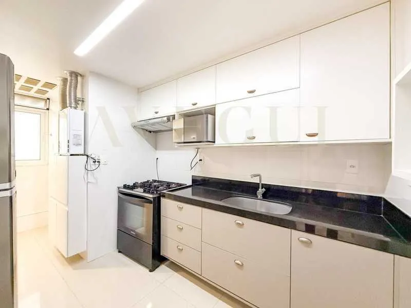 Furnished apartment, 136 m², with a glass-enclosed balcony — photo 16