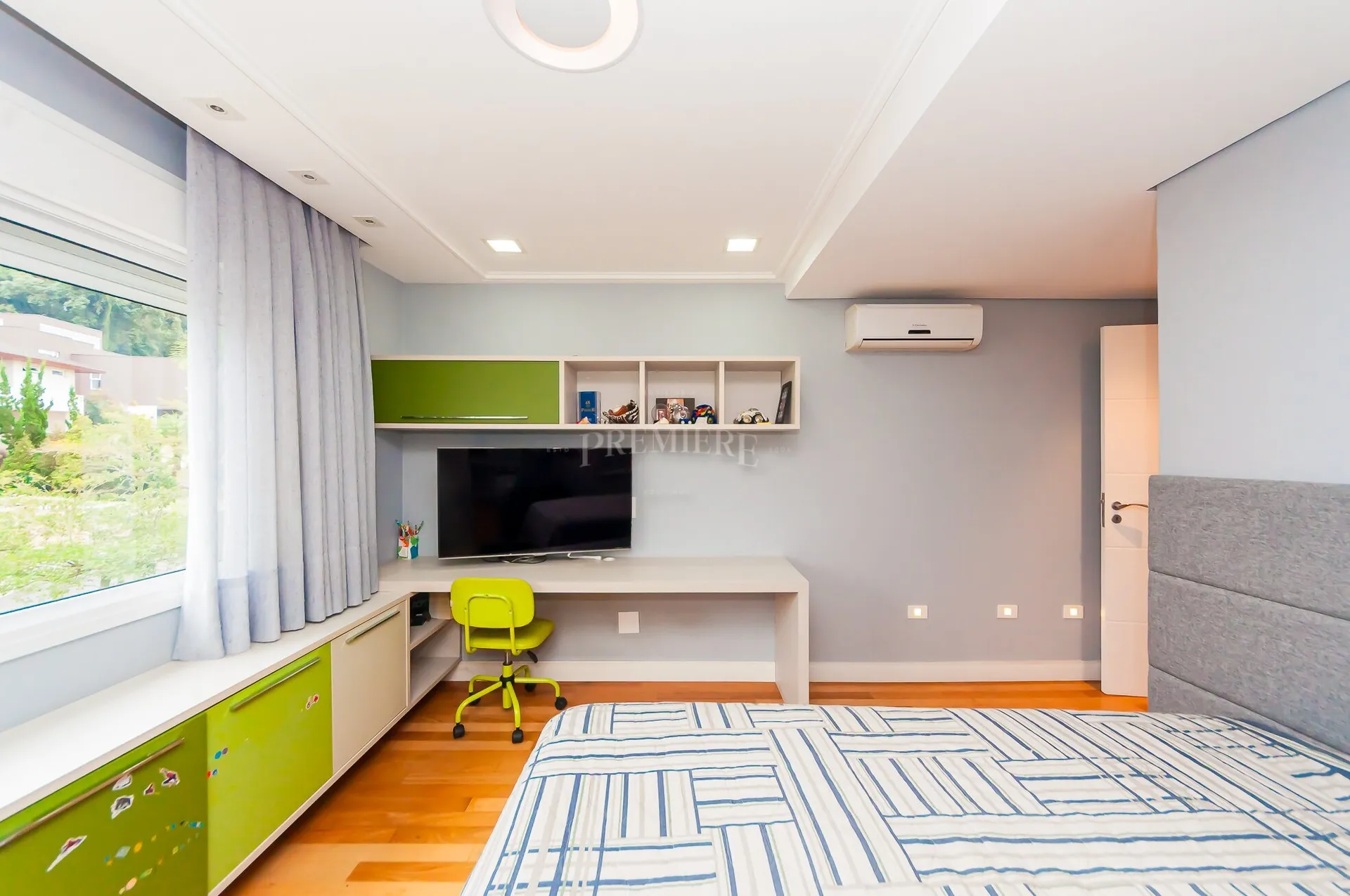 House with 3 en-suite bedrooms and 450 m² — photo 32