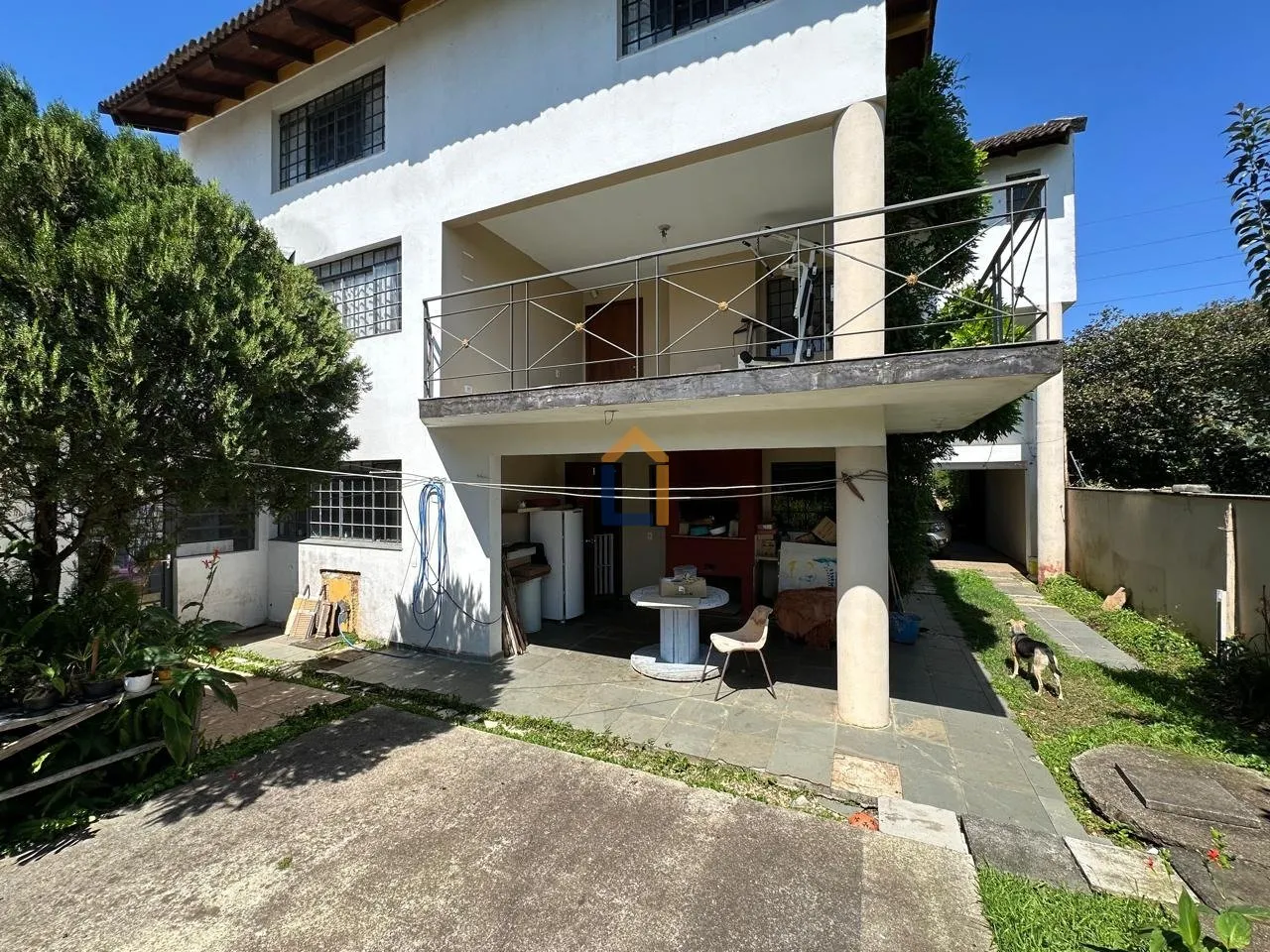400 m² house with floor-to-ceiling windows and a fireplace — photo 25