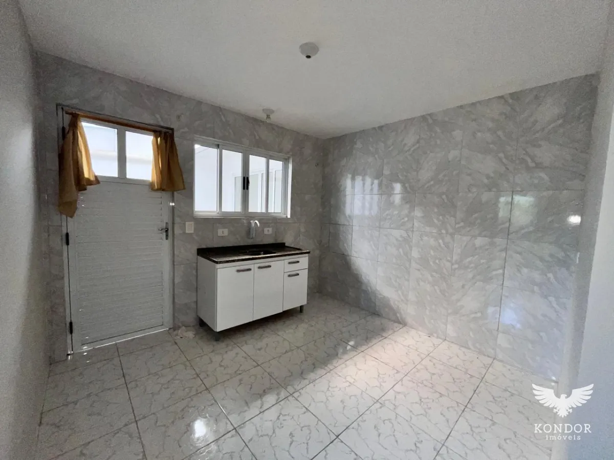 Wood or laminate floors in a 3-bedroom house, 90 m² — photo 2